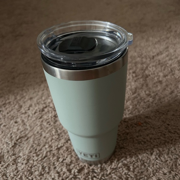 Yeti 30 oz Rambler Tumbler - Picture 2 of 2